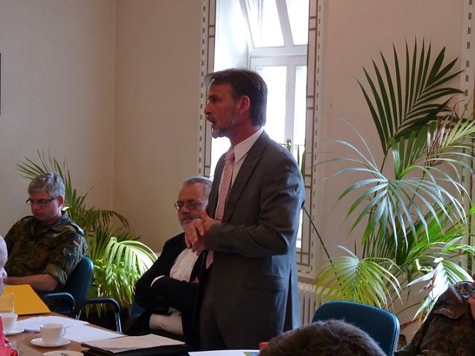 Diskussion um Bundeswehrstandorte (Foto: Karl-Heinz Herrmann) Diskussion um Bundeswehrstandorte (Foto: Karl-Heinz Herrmann)