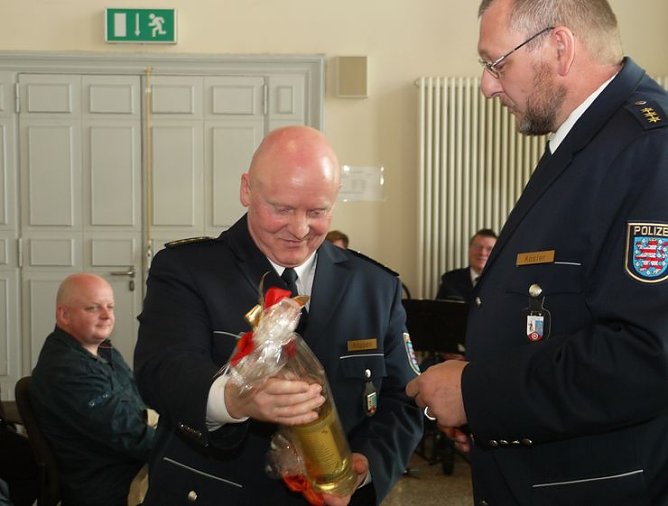 Ein alter Doppelkorn f&uuml;r den "Alten" (Foto: nnz)