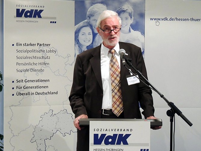 Mit Parlamentariern im Gespräch (Foto: H.-P. Lippert) Mit Parlamentariern im Gespräch (Foto: H.-P. Lippert)