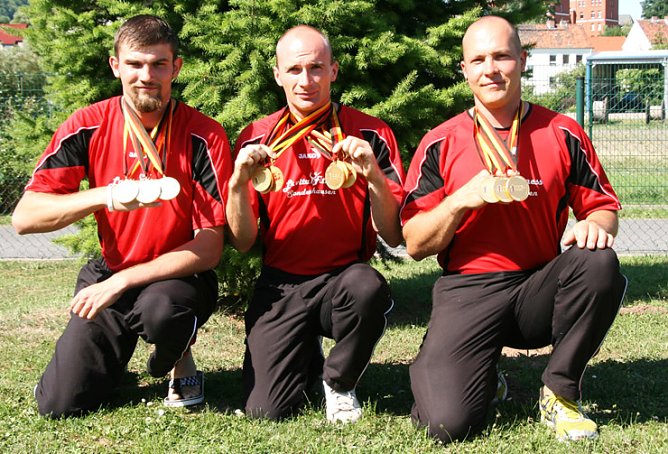 Kameraden der Feuerwehr aus Kyffhäuserkreis (Foto: Günther Herting) Kameraden der Feuerwehr aus Kyffhäuserkreis (Foto: Günther Herting)