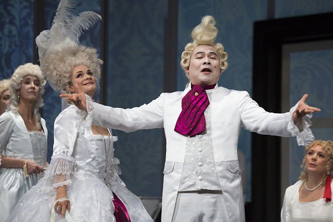 Zauberhafte Kost&uuml;me (Foto: Theater Nordhausen)