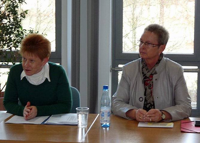 Diskussion zu NSU (Foto: Karl-Heinz Herrmann) Diskussion zu NSU (Foto: Karl-Heinz Herrmann)