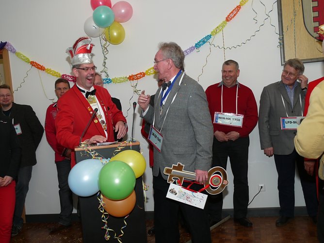 Schlüsselübergabe (Foto: Ilka Kühn) Schlüsselübergabe (Foto: Ilka Kühn)