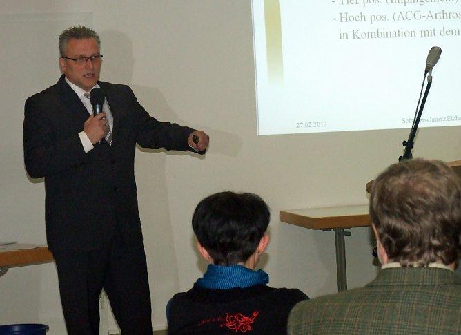 Dr. Fittje beim Vortrag (Foto: Magdalena Laufer)