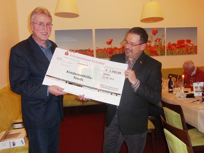 Übergabe Spende (Foto: Ilka Kühn) Übergabe Spende (Foto: Ilka Kühn)