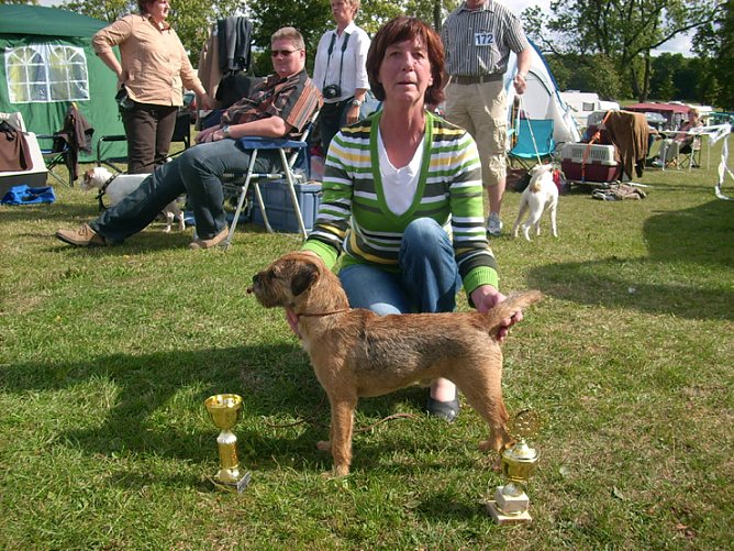 Spezialzuchtschau Hunde auf dem Possen (Foto: Karl-Heinz Herrmann) Spezialzuchtschau Hunde auf dem Possen (Foto: Karl-Heinz Herrmann)