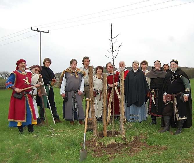 Baum gepflanzt (Foto: Klaus Röhrig) Baum gepflanzt (Foto: Klaus Röhrig)