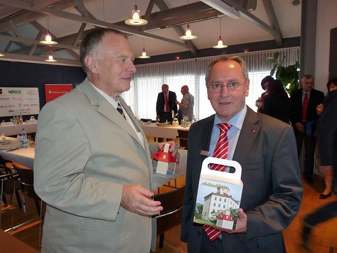 Spendenaktionen für Fluthilfeopfer (Foto: Karl-Heinz Herrmann) Spendenaktionen für Fluthilfeopfer (Foto: Karl-Heinz Herrmann)