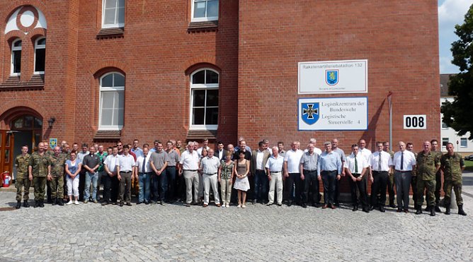 Bundeswehr mit Symposium (Foto: Karl-Heinz Herrmann)