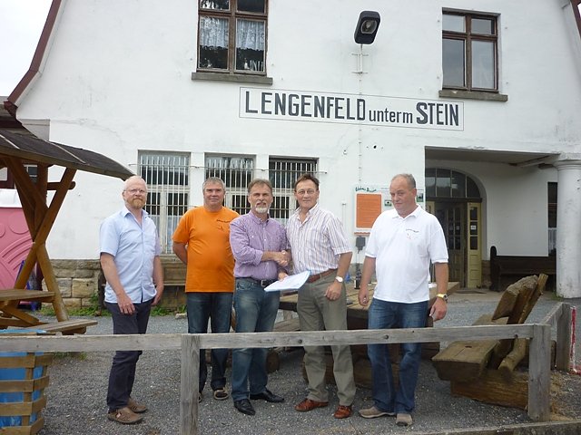 &Uuml;bergabe Baugenehmigung (Foto: Ulrike Theune)