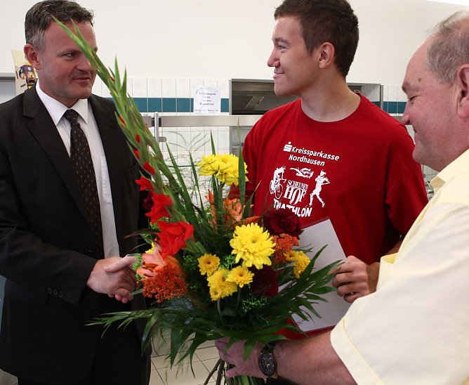 Gartisessen und Blumen (Foto: nnz) Gartisessen und Blumen (Foto: nnz)