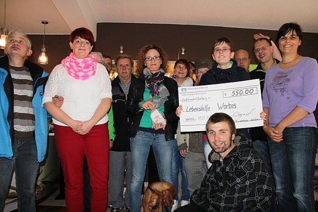 Spendenübergabe (Foto: Gislea Reinhardt) Spendenübergabe (Foto: Gislea Reinhardt)