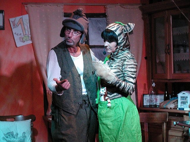 Pettersson und Findus in der B&uuml;cherstube (Foto: Ilka K&uuml;hn)