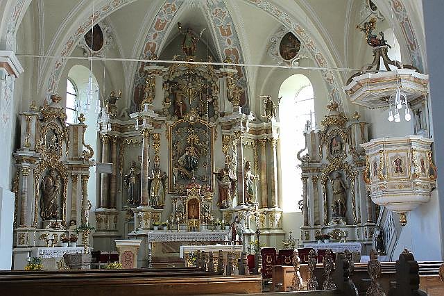 Kirche in Heuthen (Foto: Pfarrer Haase) Kirche in Heuthen (Foto: Pfarrer Haase)