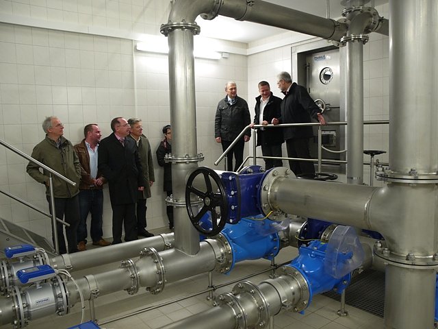 Hochbeh&auml;lter Inbetriebnahme (Foto: Ilka K&uuml;hn)