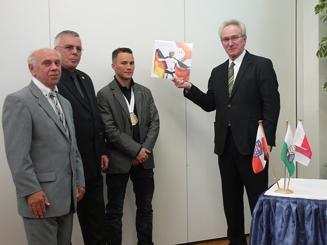 Bild für den Bürgermeister (Foto: Ilka Kühn) Bild für den Bürgermeister (Foto: Ilka Kühn)