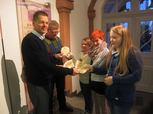 Spende für Uganda (Foto: Ulrike Plath) Spende für Uganda (Foto: Ulrike Plath)