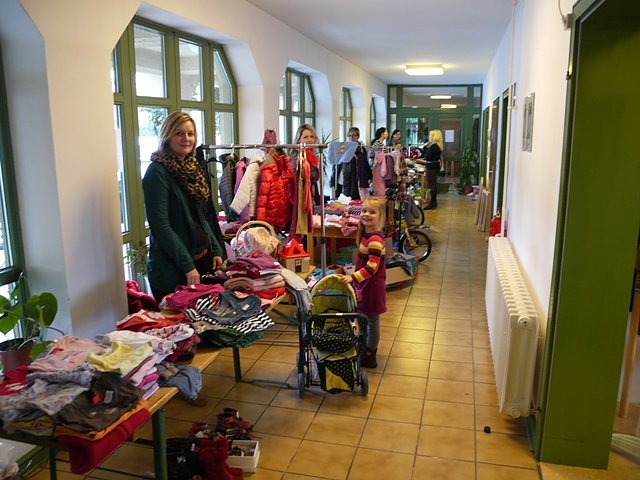 Kleiderbörse bei der Caritas (Foto: Ilka Kühn) Kleiderbörse bei der Caritas (Foto: Ilka Kühn)