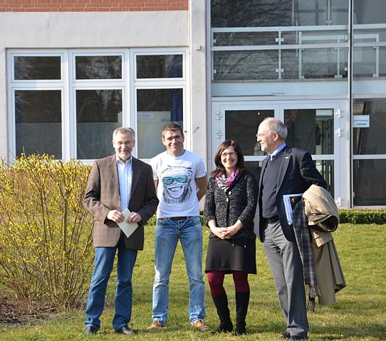 Gespr&auml;ch an der Schule (Foto: Svenja Eckert)