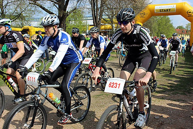 Unfall bei Mountainbike-Rennen (Foto: Karl-Heinz Herrmann) Unfall bei Mountainbike-Rennen (Foto: Karl-Heinz Herrmann)