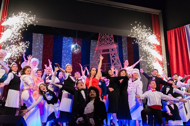 B&uuml;hnenball (Foto: Wolfgang Kurina Rauschning)