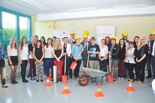 "Spatenstich" für das neue Projekt (Foto: Michael Fuhlrott) "Spatenstich" für das neue Projekt (Foto: Michael Fuhlrott)