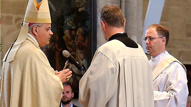 Priesterweihe (Foto: Peter Weidemann) Priesterweihe (Foto: Peter Weidemann)