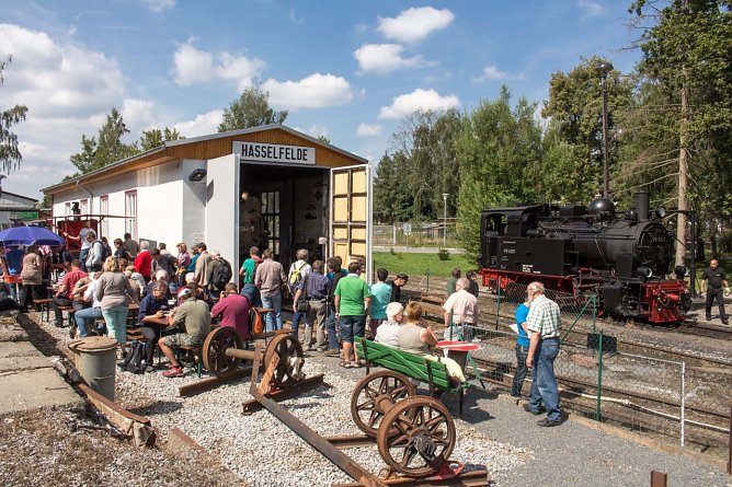Mit der Eisenbahn zur Geschichte (Foto: Harzer Schmalspurbahn)