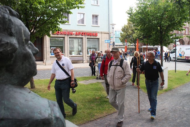 Bis nach Ebeleben soll Hans J&uuml;rgen Gr&ouml;nke die Pilger heute bringen (Foto: Angelo Glashagel)