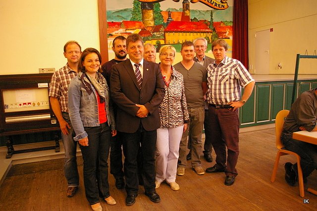 Neuer Ortsrat mit OT-Bürgermeister und Gerd Reinhardt (Foto: Ilka Kühn) Neuer Ortsrat mit OT-Bürgermeister und Gerd Reinhardt (Foto: Ilka Kühn)