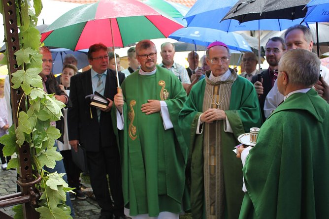 Glockenweihe (Foto: Bernd Schussow) Glockenweihe (Foto: Bernd Schussow)