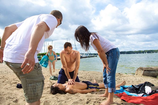 Badeunfall (Foto: Johanniter Unfall Hilfe e.V./Jan Dommel)