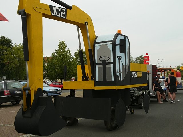 Der selbstgebaute Bagger (Foto: Ilka Kühn) Der selbstgebaute Bagger (Foto: Ilka Kühn)