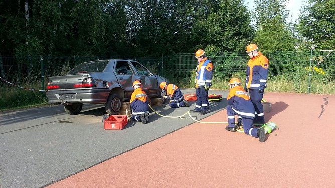 Rettung einer verletzten Person (Foto: Feuerwehr Heiligenstadt)