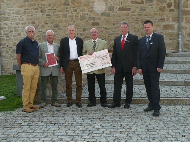 Scheck&uuml;bergabe (Foto: Ilka K&uuml;hn)