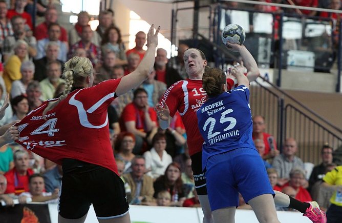 Eine Stütze des Team: Katrin Engel (19) (Foto: Ch. Keil) Eine Stütze des Team: Katrin Engel (19) (Foto: Ch. Keil)