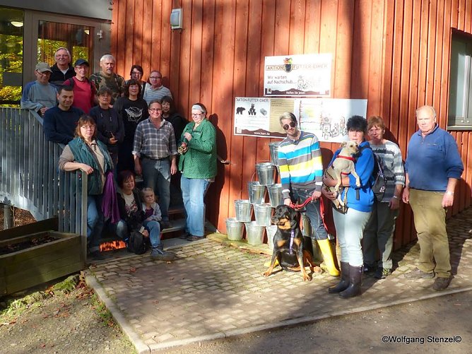 Team bei Aktion im B&auml;renpark (Foto: Privat)