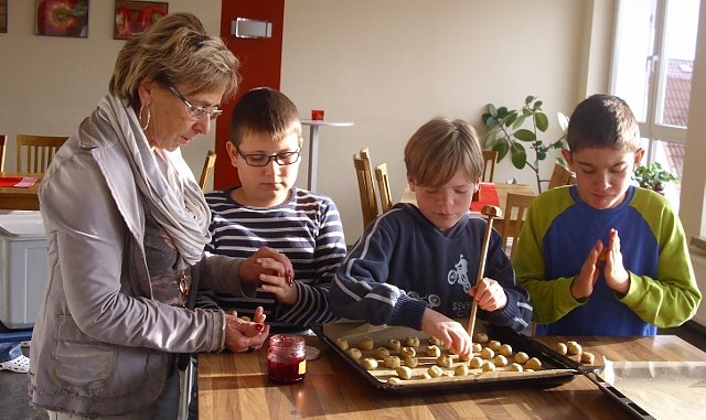 Pl&auml;tzchen backen (Foto: Gisela Reinhardt)