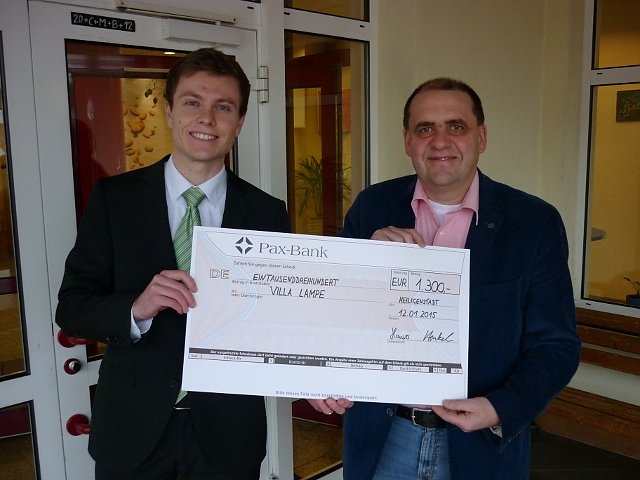 Spendenübergabe (Foto: Pax-Bank) Spendenübergabe (Foto: Pax-Bank)