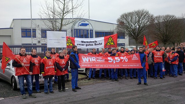 Warnstreik in Gerbershausen (Foto: IG Metall) Warnstreik in Gerbershausen (Foto: IG Metall)