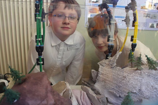 Modelle, Graphen, blinkende LED's und Schaltkreise reihten sich im Audimax der Hochschule aneinander (Foto: Angelo Glashagel)