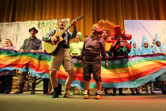 Lebenshilfe mit Märchenspiel (Foto: Gisela Reinhardt) Lebenshilfe mit Märchenspiel (Foto: Gisela Reinhardt)