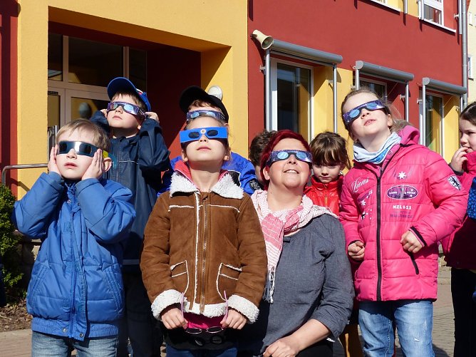 Sonnenfinsternis (Foto: Grundschule) Sonnenfinsternis (Foto: Grundschule)