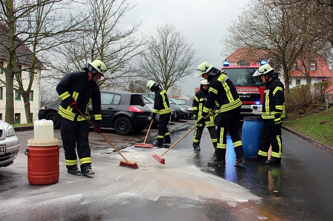 Ölspur (Foto: Feuerwehr Heiligenstadt) Ölspur (Foto: Feuerwehr Heiligenstadt)