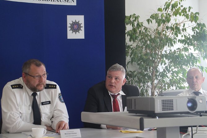von links: Polizeidirektor Michael K&ouml;ster, der Leiter der Nordh&auml;user Kriminalpolizei Detlef Grabs und der Leiter der Abteilung Kriminalit&auml;tsbek&auml;mpfung Hauptkommissar Kramer berichteten &uuml;ber Erfolge und Schwerpunkte der Polizeiarbeit in Nordth&uuml;ringen (Foto: Angelo Glashagel)