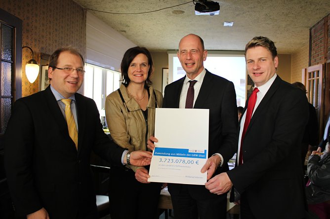 F&ouml;rdermittelbescheid (Foto: Karl-Heinz Herrmann)