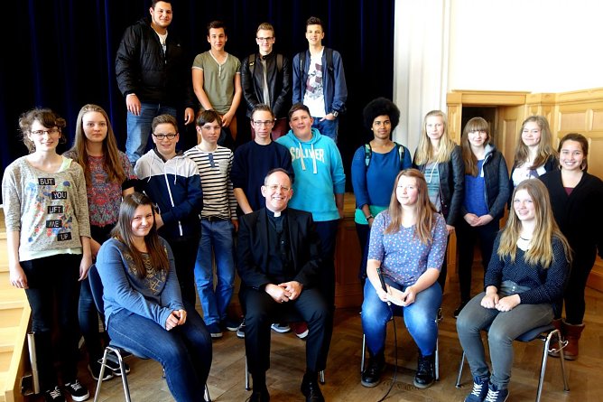 Bischof zu Besuch in der Bergschule (Foto: Ulrike Plath) Bischof zu Besuch in der Bergschule (Foto: Ulrike Plath)