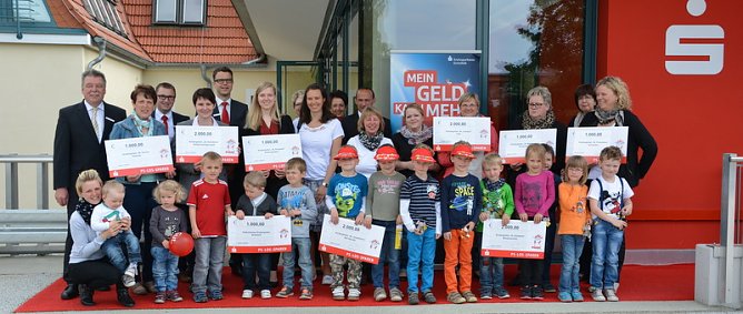 Spendenübergabe (Foto: Ulrike Meyer) Spendenübergabe (Foto: Ulrike Meyer)