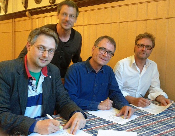 Unterschriften gegen Umgehung (Foto: M. Hoffmeier) Unterschriften gegen Umgehung (Foto: M. Hoffmeier)