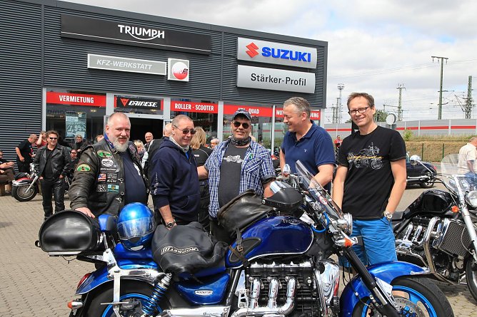 Rechts im Bild Matthias und Michael Andrzejak. (Foto: Foto: Ulrike Kerlin und Sue Schneiter) Rechts im Bild Matthias und Michael Andrzejak. (Foto: Foto: Ulrike Kerlin und Sue Schneiter)